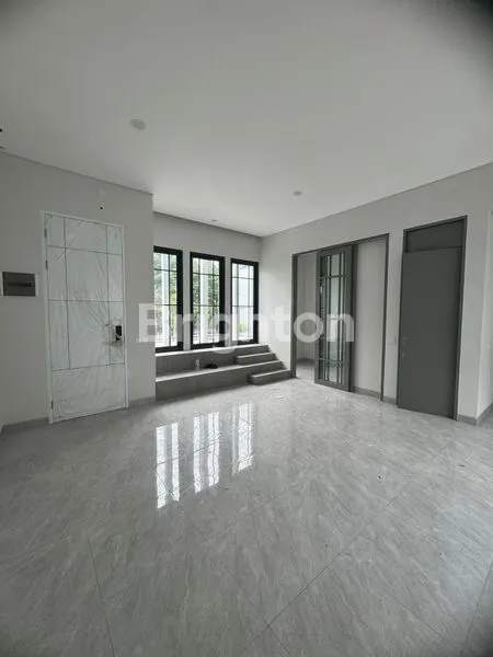 image RUMAH 3 LANTAI TIPE TERBESAR DI  AETHER, READY KPR, GREENWICHPARK, BSD  (2)