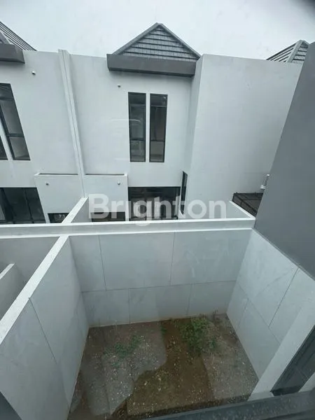 image RUMAH 3 LANTAI TIPE TERBESAR DI  AETHER, READY KPR, GREENWICHPARK, BSD  (8)