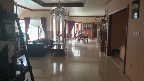 image RUMAH BAGUS DAN MEWAH DI SEKTOR 9 BINTARO. ADA KOLAM RENANG. (2)