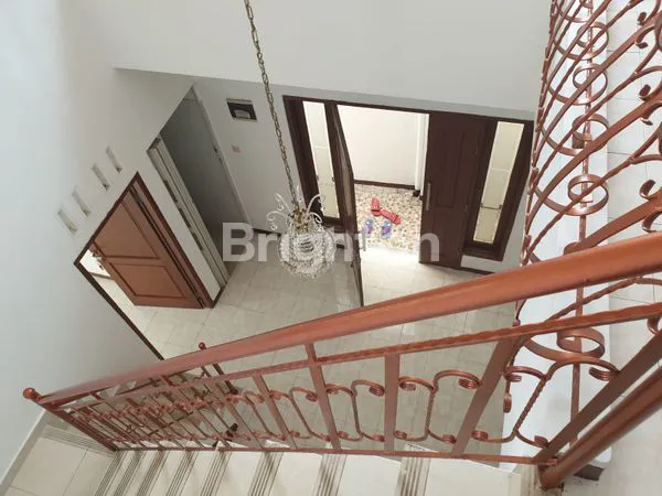 image RUMAH 2 LANTAI SIAP HUNI DIPINGGIR JALAN H.NAWI, JAKARTA SELATAN (3)