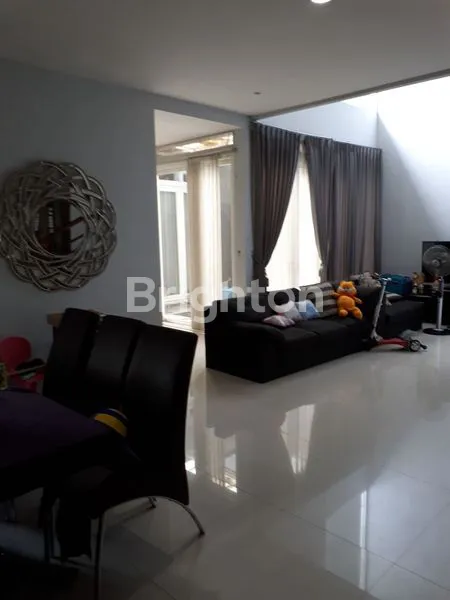 image RUMAH LUAS DI TAMAN PONDOK INDAH' -NYAMAN-LOKASI STRATEGIS DI SURABAYA (2)