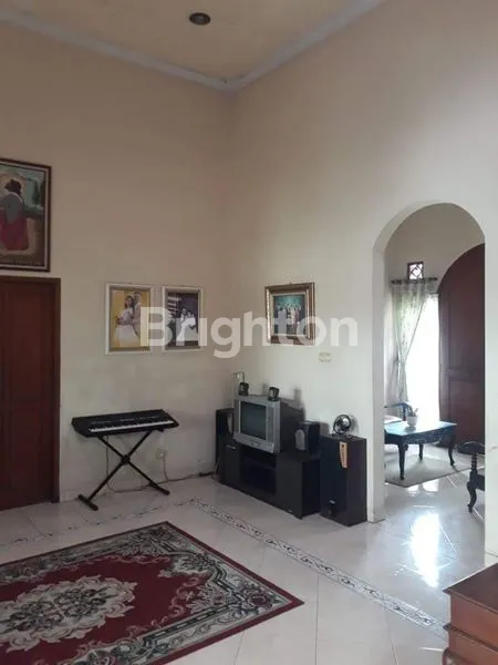 image RUMAH LUAS DI CONDET JAKTIM (4)