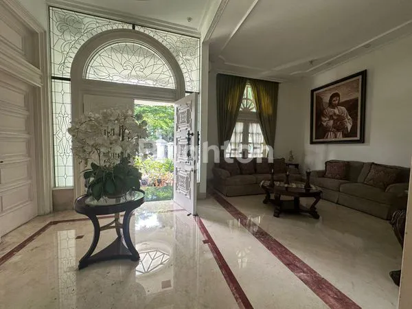 image RUMAH MEWAH TAMAN GOLF LIPPO (2)