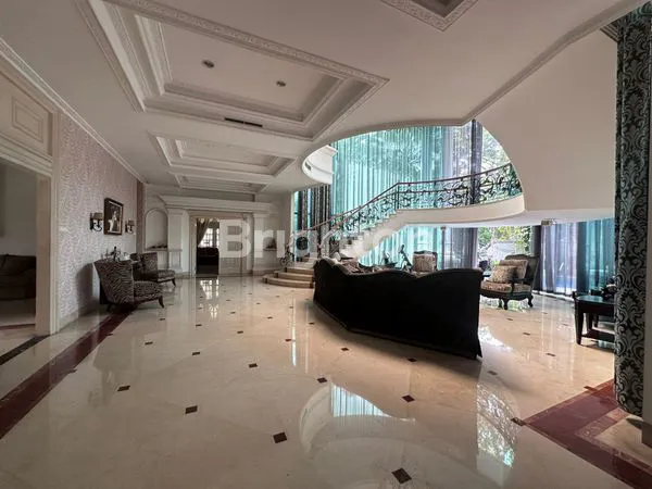 image RUMAH MEWAH TAMAN GOLF LIPPO (4)