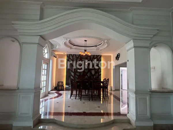 image RUMAH MEWAH TAMAN GOLF LIPPO (7)