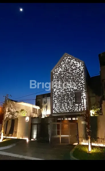 image RUMAH MEWAH 2 LANTAI DI KOMPLEK DI SUMBER SARI INDAH (1)