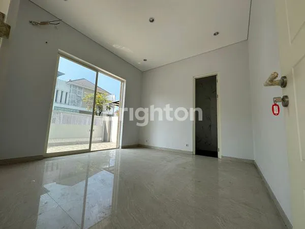 image TURUNN HARGA!!! RUMAH 2 LANTAI HOOK, BARU GRESS, MODERN MINIMALIS KAWASAN ELITE SURABAYA TIMUR KERTAJAYA INDAH REGENCY, STRATEGIS DEKAT GALAXY MALL ITS UNAIR KAMPUS C  RS UNAIR DHARMAHUSADA MERR. ROW JALAN 4 MOBIL (5)