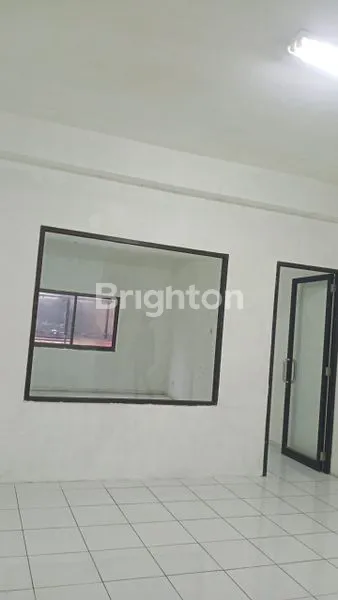 image RUKO LOSS 3 LANTAI PUSAT MADIUN (4)