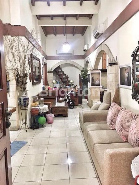 image RUMAH JELAMBAR 1,5, LANTAI LOKASI STRATEGIS ROW JALAN 2MOBIL JAKARTA BARAT  (4)