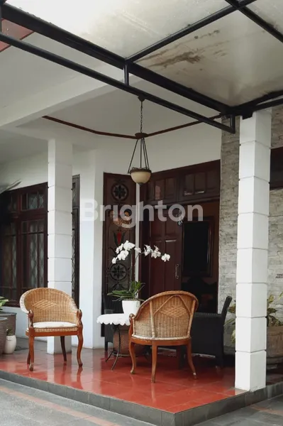 RUMAH MEWAH SEMI-FURNISHED DI CIOMAS, JAKARTA SELATAN