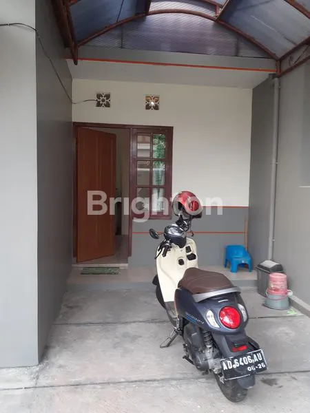 image RUMAH DI DEKAT EXIT TOL DEKAT FAJAR INDAH DEKAT EDUTORIUM UMS TIDAK JAUH DARI STADION MANAHAN DAN DEKAT BANDARA (8)