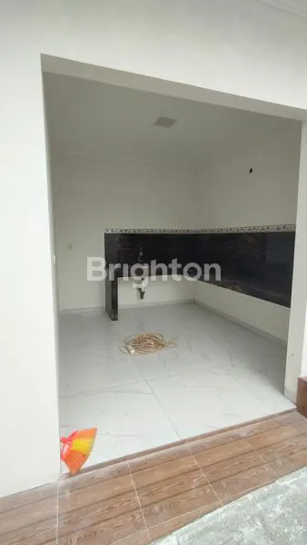 image RUMAH GRESS DAN CANTIK 2 LANTAI SIAP HUNI DI SUVARNA SUTERA (4)