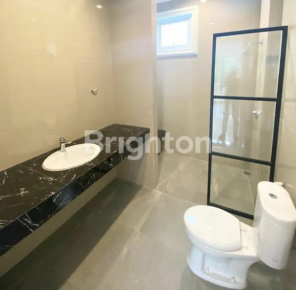 image RUMAH BARU READY SIAP MASUK HARGA UNDER 5M DI GRAHA FAMILI SURABAYA BARAT (6)