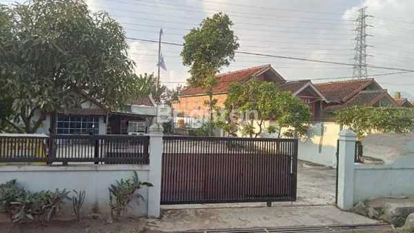 RUMAH HALAMAN LUAS CILEUNYI BANDUNG