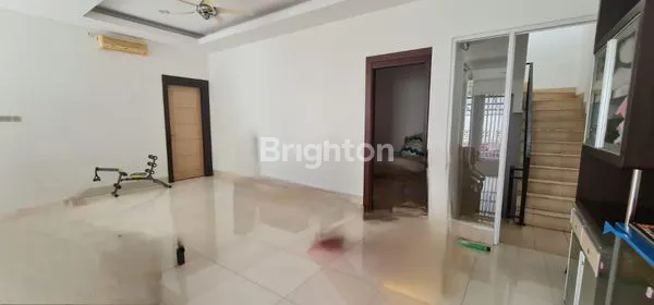 image RUMAH BAGUS 2,5 LANTAI CLUSTER VERSAILLES BSD CITY ( FULL FURNISHED) (3)