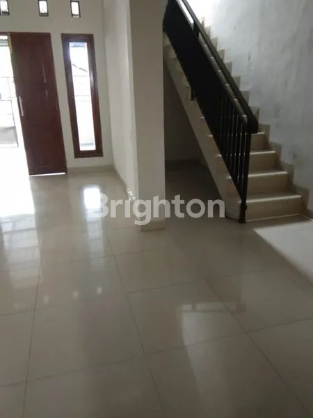image RUMAH BAGUS 2 LANTAI SIAP HUNI SUMBER (5)