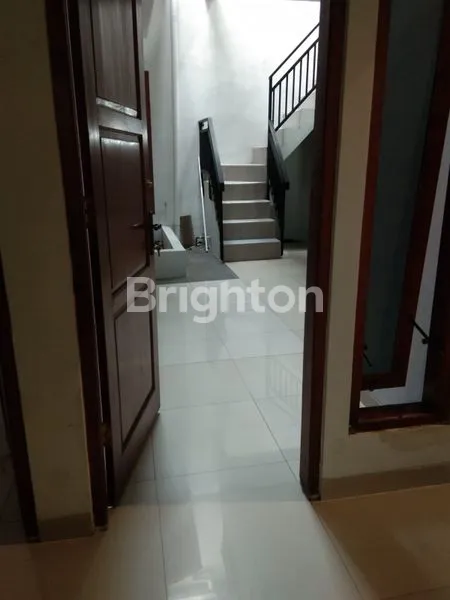 image RUMAH BAGUS 2 LANTAI SIAP HUNI SUMBER (6)