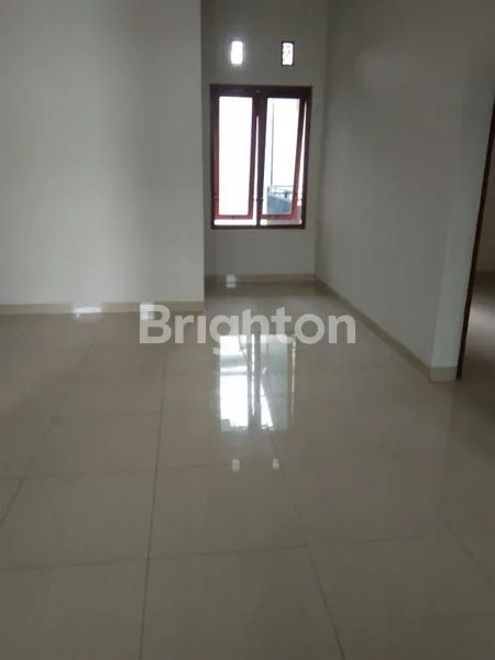 image RUMAH BAGUS 2 LANTAI SIAP HUNI SUMBER (8)