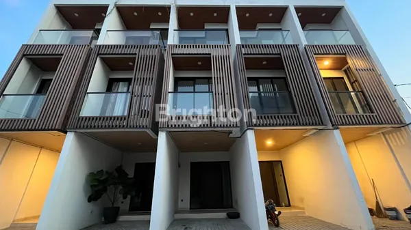image RUMAH 3 LANTAI FULL FURNISH DENGAN ROOF TOP GARDEN THE PEAK RAHARJA. - KEBAYORAN LAMA JAKARTA SELATAN (2)