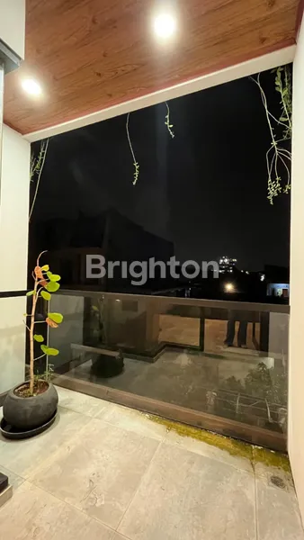 image RUMAH 3 LANTAI FULL FURNISH DENGAN ROOF TOP GARDEN THE PEAK RAHARJA. - KEBAYORAN LAMA JAKARTA SELATAN (5)