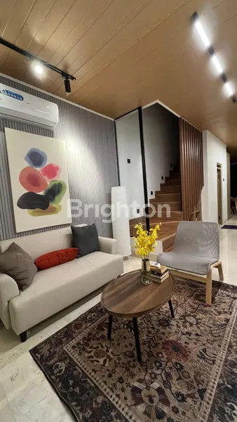 image RUMAH 3 LANTAI FULL FURNISH DENGAN ROOF TOP GARDEN THE PEAK RAHARJA. - KEBAYORAN LAMA JAKARTA SELATAN (1)