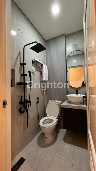 image RUMAH 3 LANTAI FULL FURNISH DENGAN ROOF TOP GARDEN THE PEAK RAHARJA. - KEBAYORAN LAMA JAKARTA SELATAN (7)