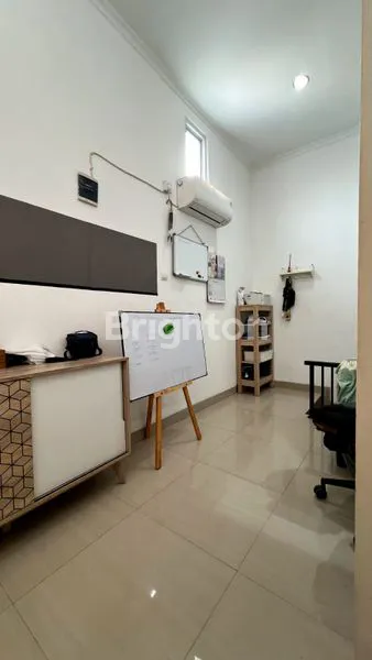 image RUMAH 2 LANTAI SIAP HUNI SEMI FURNISH DI SERPONG GARDEN CLUSTER GREEN RIVER CISAUK TANGERANG (5)