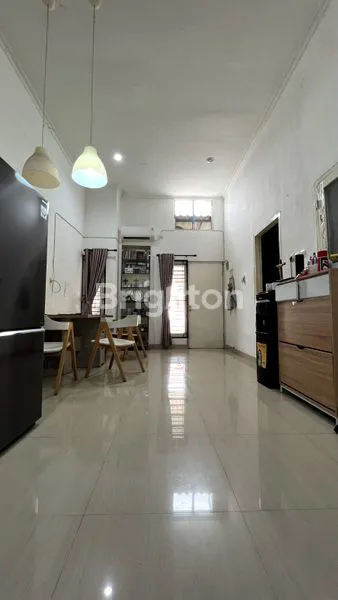 image RUMAH 2 LANTAI SIAP HUNI SEMI FURNISH DI SERPONG GARDEN CLUSTER GREEN RIVER CISAUK TANGERANG (1)