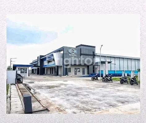 GUDANG DAN BANGUNAN, EX PABRIK LOGISTIK, KOMPLEK MODERNLAND CIKANDE, SERANG - BANTEN, LUAS TANAH 36.000, LENGKAP DENGAN KANTOR, GUDANG, UTILITY, RUANG PROSES, POS SATPAM, GARDU PLN, RUMAH TRAFO, GENSET, LOADING DOCK, CCTV, SECURITY 24 JAM, PAGAR KELILING.