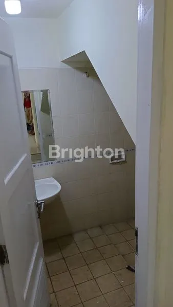 image DISEWAKAN RUMAH RAPI, ASRI DAN LUAS, SEMI FURNISHED (3)