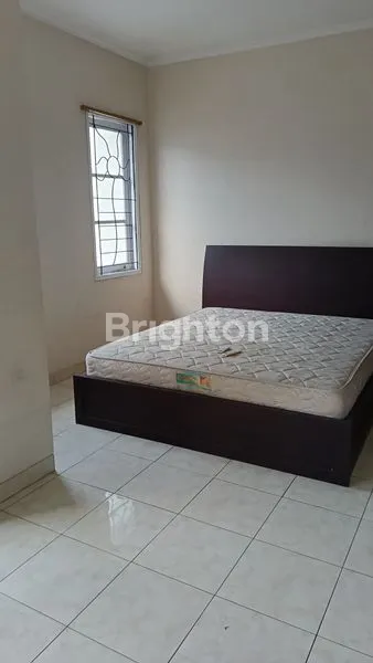 image DISEWAKAN RUMAH RAPI, ASRI DAN LUAS, SEMI FURNISHED (7)