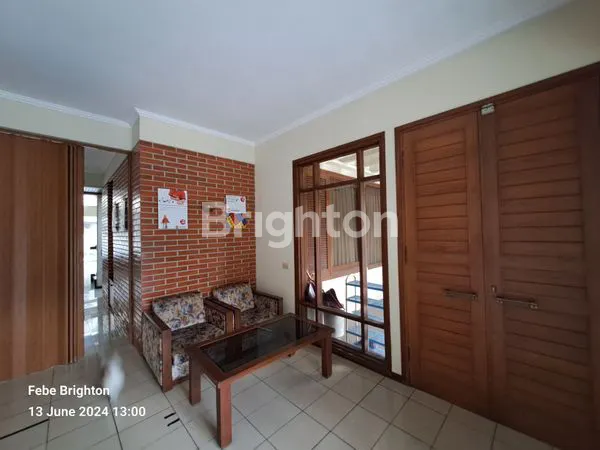 image RUMAH CANTIK DI JALAN GRESIK MALANG (8)