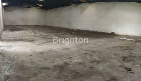 BANGUNAN LUAS DEKAT KOTA