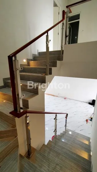 image 3,4 M NEGO, RUMAH BARU GRESS 2 LANTAI, MANYAR KERTOADI SURABAYA (4)