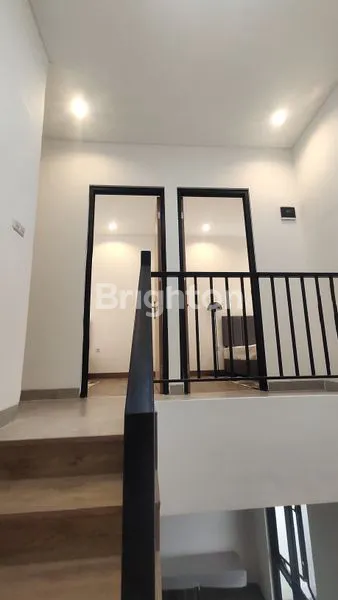 image RUMAH 2 LANTAI JARAK 5 MENIT KE STASIUN CISAUK, TANGERANG (8)