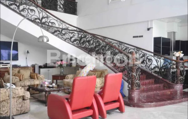 image RUMAH MEWAH LOKASI STRATEGIS SIAP HUNI FASILITAS LENGKAP DEKAT MRT CILANDAK JAKARTA SELATAN (7)