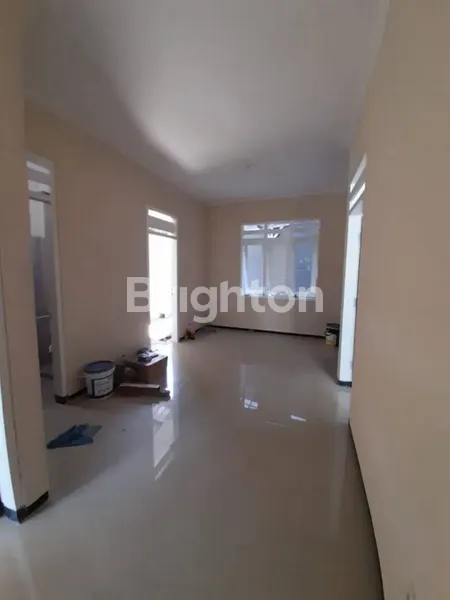 image RUMAH DI RUNGKUT ASRI BARU RENOV LIKE NEW SIAP PAKAI (4)