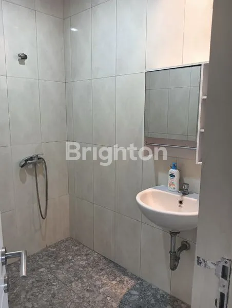 image RUMAH READY UNIT 2 LANTAI MODERN DI PALMA GRANDIA  SURABAYA BARAT (6)