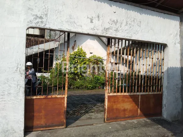 image TANAH BONUS BANGUNAN, SUPER STRATEGISJAKAL KM 5,6, PERSIS DI JALAN UTAMA 0 KM KAMPUS UGM.DIKELILINGI APARTEMEN HOTEL: UTTARA, ARTOTEL, KOST EKSKLUSIF.AREA EMAS CAFE DAN RESTO: HOKBEN, YOSHINOYA, PARSLEY, BLOOMERY, CHINGU, DLL (2)