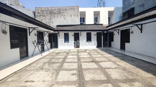 image KONTRAKAN 10 PINTU SUDAH RENOV SIAP DISEWAKAN, HALAMAN LUAS LOKASI STRATEGIS DI PULOMAS (1)