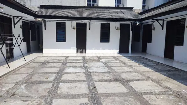 image KONTRAKAN 10 PINTU SUDAH RENOV SIAP DISEWAKAN, HALAMAN LUAS LOKASI STRATEGIS DI PULOMAS (2)