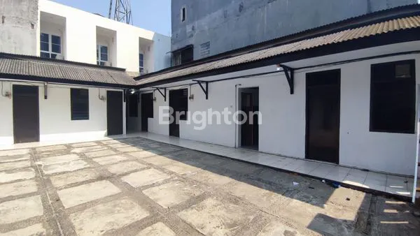 image KONTRAKAN 10 PINTU SUDAH RENOV SIAP DISEWAKAN, HALAMAN LUAS LOKASI STRATEGIS DI PULOMAS (3)
