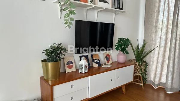 image HUNIAN CANTIK DAN MODERN, TOWN HOUSE, AMAN NYAMAN DI LOKASI YANG SANGAT STRATEGIS, FULL FURNISHED, HARGA BERSAHABAT (3)