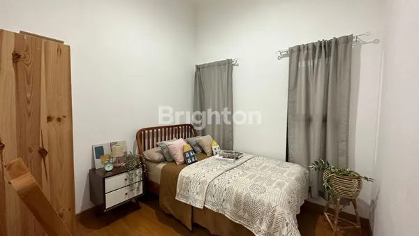 image HUNIAN CANTIK DAN MODERN, TOWN HOUSE, AMAN NYAMAN DI LOKASI YANG SANGAT STRATEGIS, FULL FURNISHED, HARGA BERSAHABAT (5)