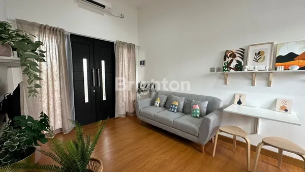 image HUNIAN CANTIK DAN MODERN, TOWN HOUSE, AMAN NYAMAN DI LOKASI YANG SANGAT STRATEGIS, FULL FURNISHED, HARGA BERSAHABAT (6)