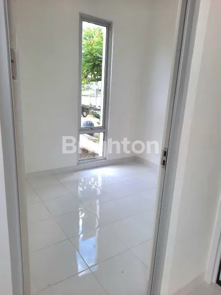 image RUMAH DI GADING SERPONG DEKAT BSD SAMPING MAL CARSTENSZ GAK SAMPAI 1M WOWOWOWWW!!  (4)