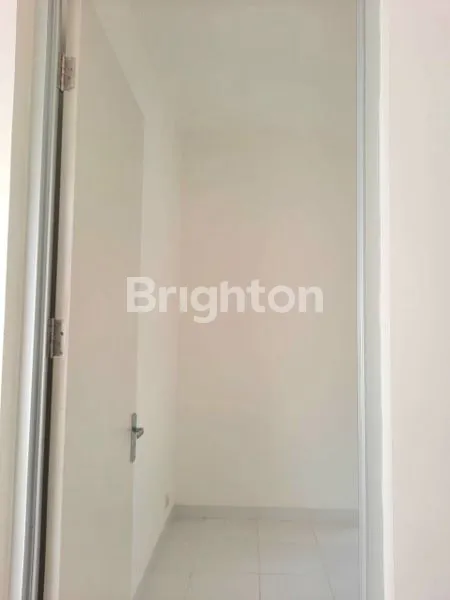 image RUMAH DI GADING SERPONG DEKAT BSD SAMPING MAL CARSTENSZ GAK SAMPAI 1M WOWOWOWWW!!  (5)