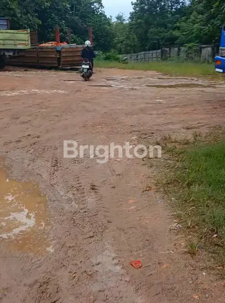 image TANAH RATA SUDAH PAGAR KELILING ,COCOK UNTUK KANTOR,GUDANG WORK SHOP,RESTORAN,DI  TEPI JALAN SOEKARNO HATTA KM 13 (3)