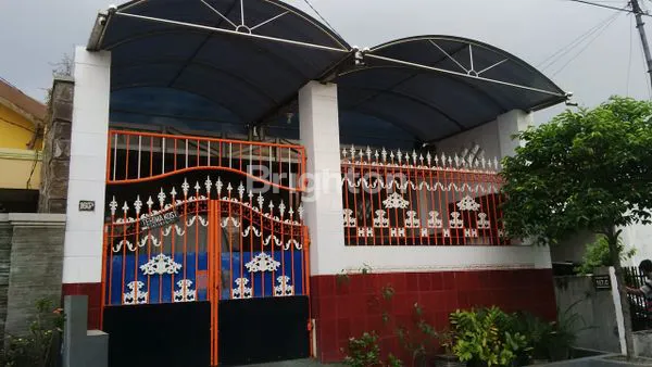 RUMAH DI PETEMON, SURABAYA