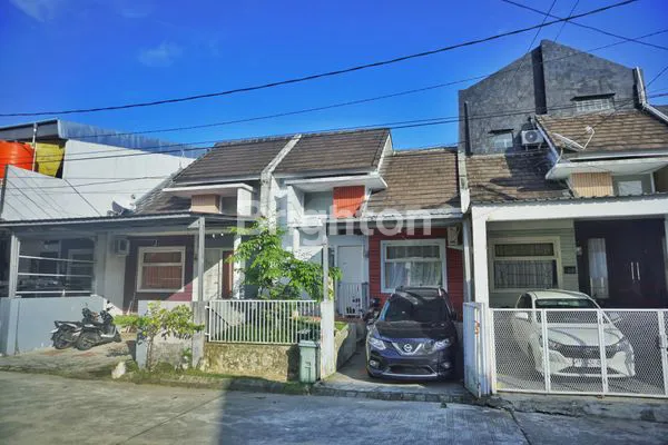 image RUMAH CANTIK DAN MINIMALIS DI BORNEO PARADISO (1)